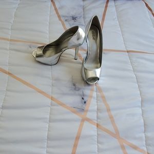 Silver pumps